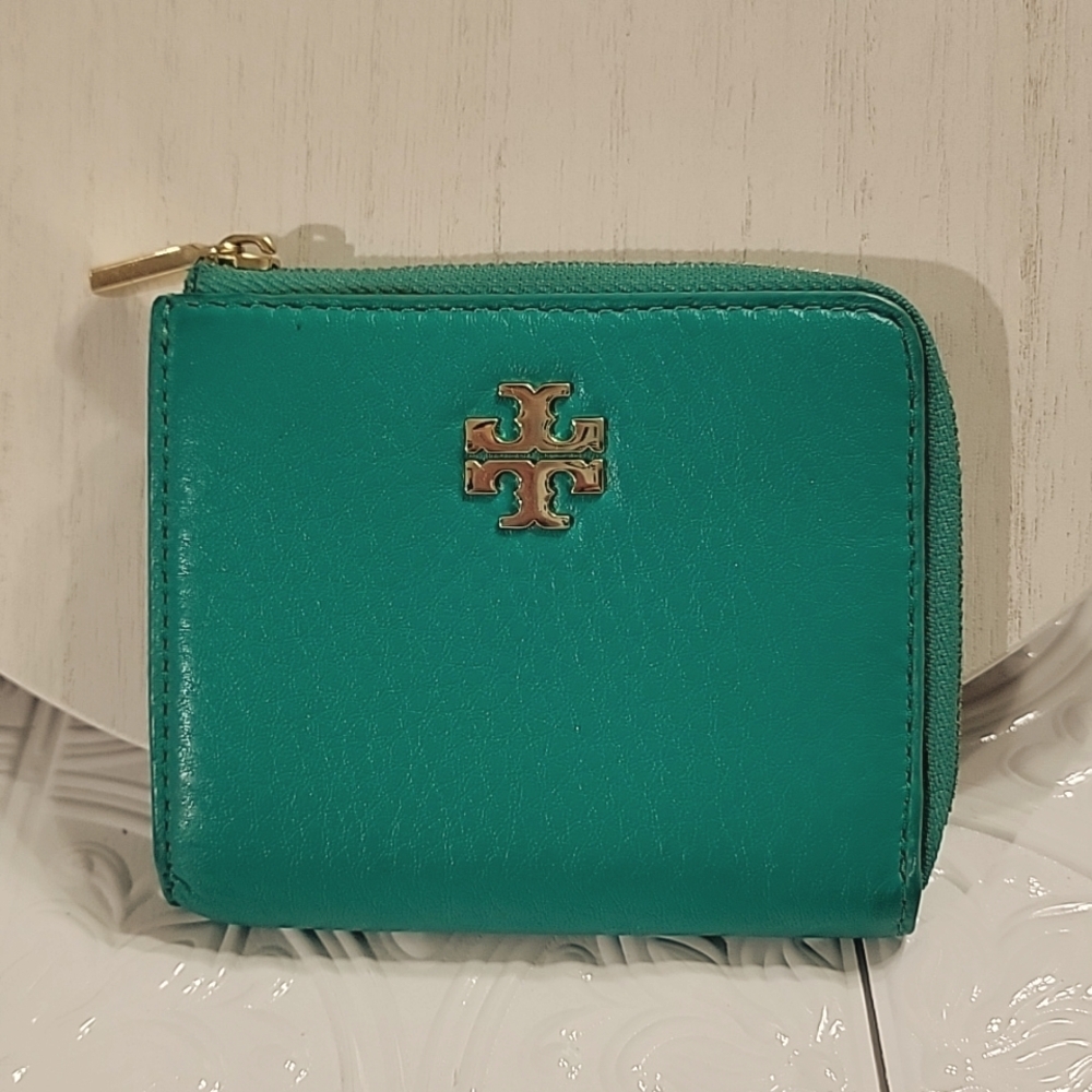 Tory Burch Aqua Teal Pebbled Leather Half Zip Card Case Holder Wallet